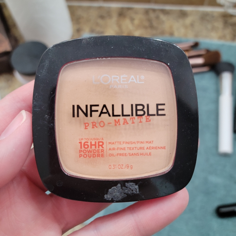 Powder foundation - Picture 3 of 5